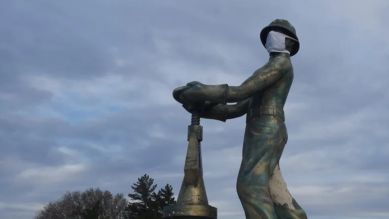 f24d69_3d6651f934a84c93a291eb2cf711e242_mv2