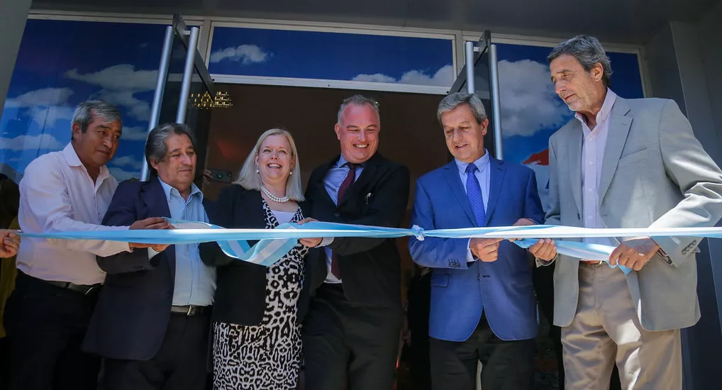 CORTE DE CINTA AZULES