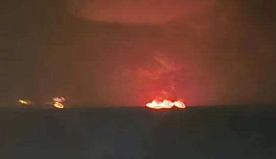 petrolero en llamas 3