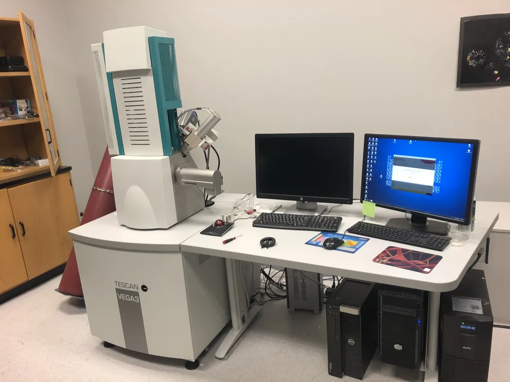 SEM-EDX instrument