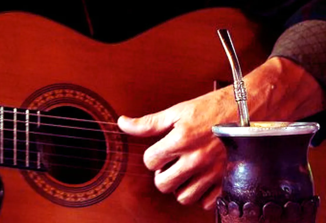 GUITARRA Y MATE