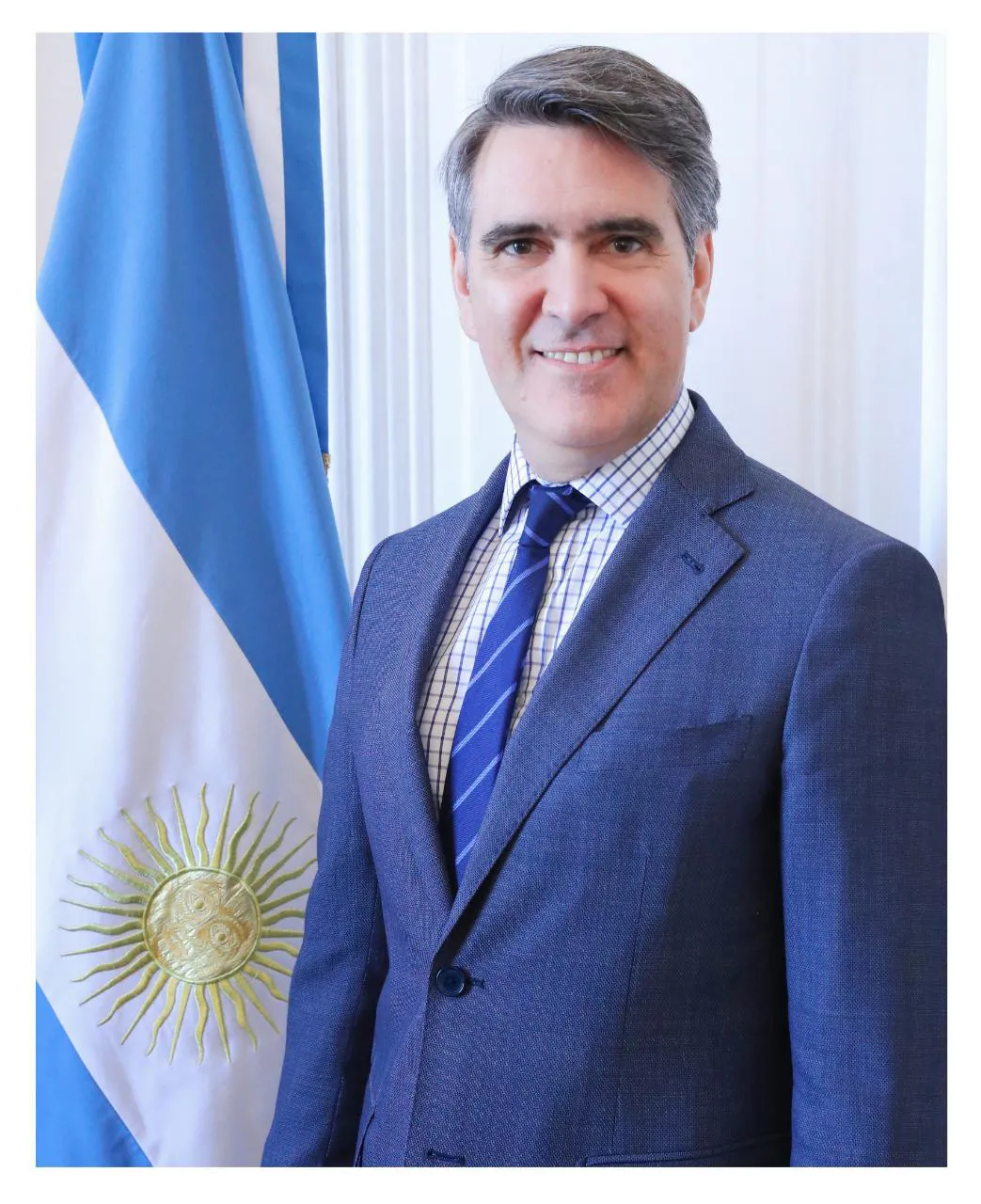 fernando BRUN CON BANDERA