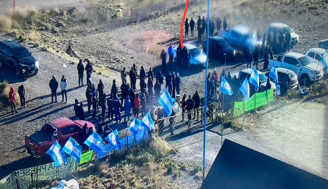 minera santa cruz bloqueada