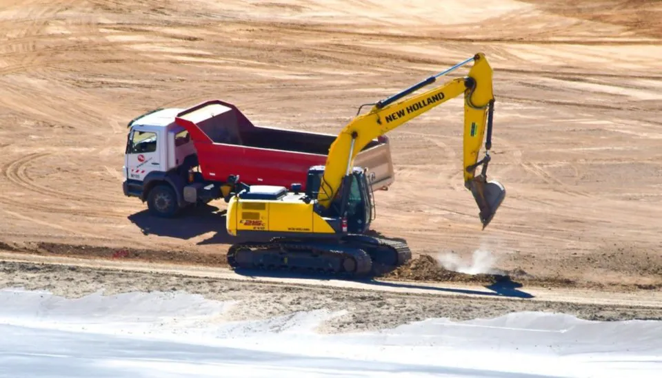 Proveedores, atrapados por un dólar ficticio en la minería