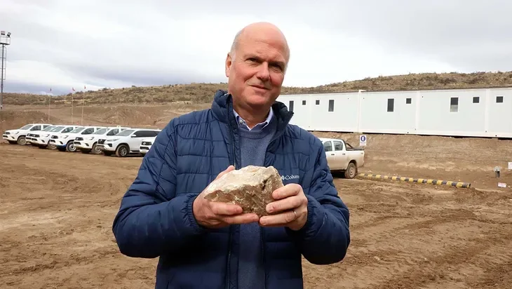 Christopher van Tienhoven  y mineral. Barajar una y otra vez